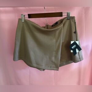 RNWY Tan Color Contemporary Mini Skort (Size L)